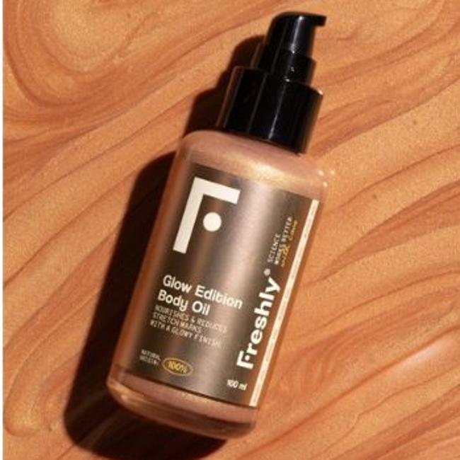 Aceite corporal con brillo recién cosmético